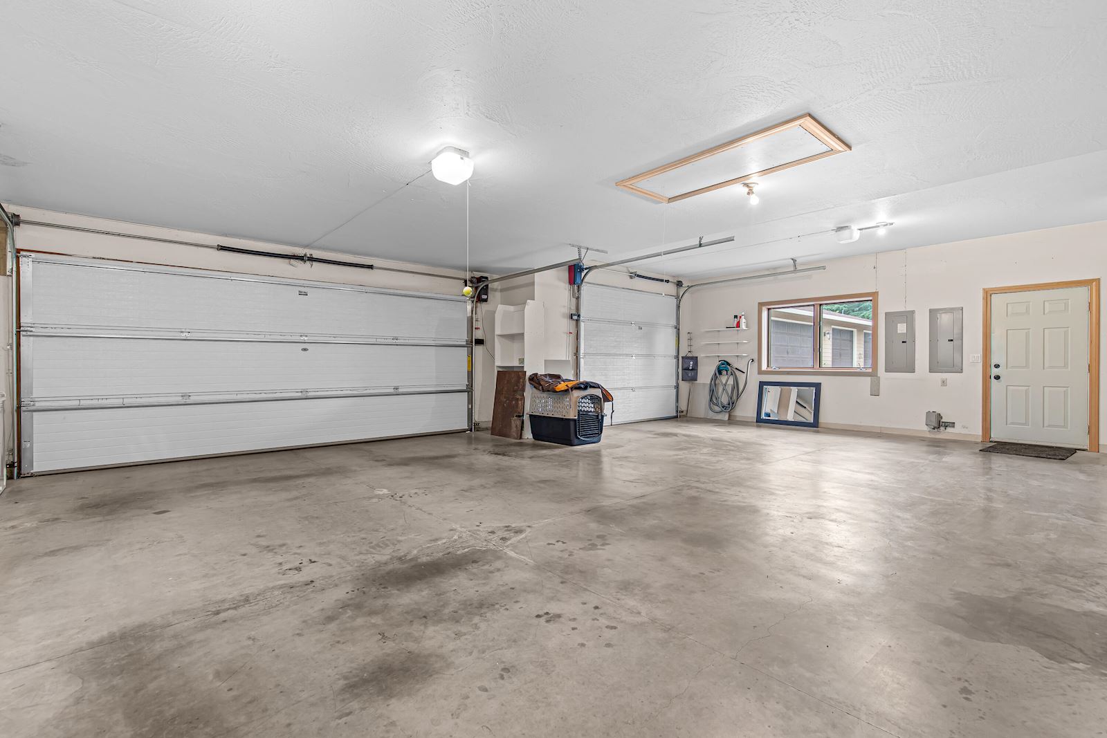 3711 Livingston Road, Central Point Dixie Hackstedde, Principal Broker